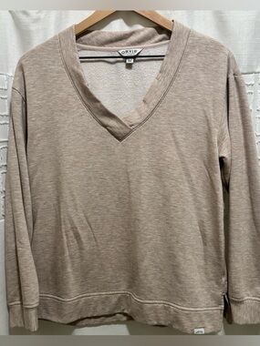 Orvis women’s buttery, soft Beige V-Neck Pullover Sweatshirt size S